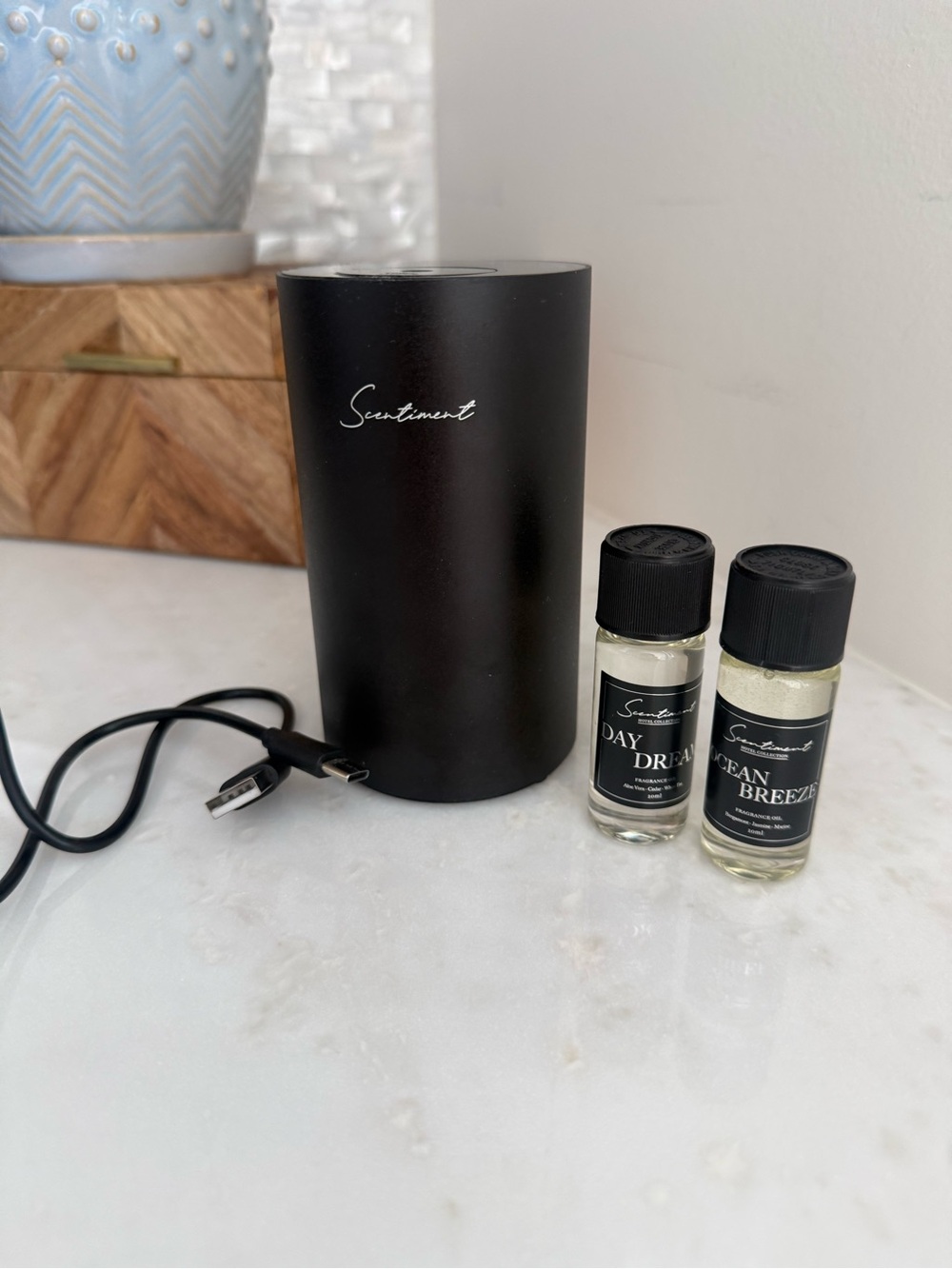 Mini Scentiment Aroma Diffuser with Daydream & Ocean Breeze Oils